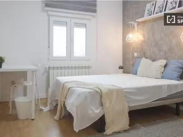 Se alquila habitación en piso de 4 dormitorios en Madrid