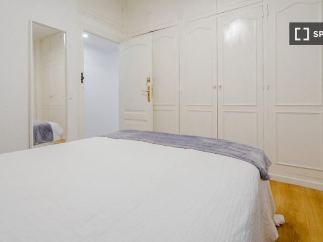 Se alquila habitación en piso de 4 dormitorios en Madrid