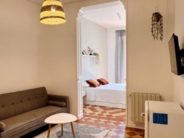 Se alquila habitación en piso de 4 dormitorios en Ópera, Madrid