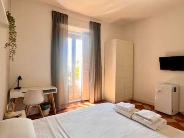 Se alquila habitación en piso de 4 dormitorios en Ópera, Madrid