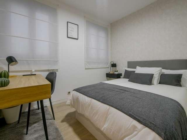 Se alquila habitación en piso de 4 dormitorios en Atocha, Madrid