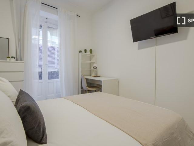Se alquila habitación en piso de 4 dormitorios en Atocha, Madrid