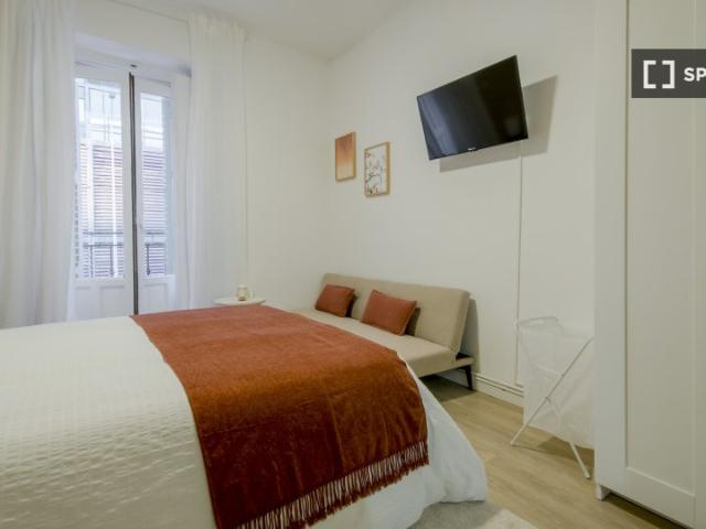 Se alquila habitación en piso de 4 dormitorios en Atocha, Madrid