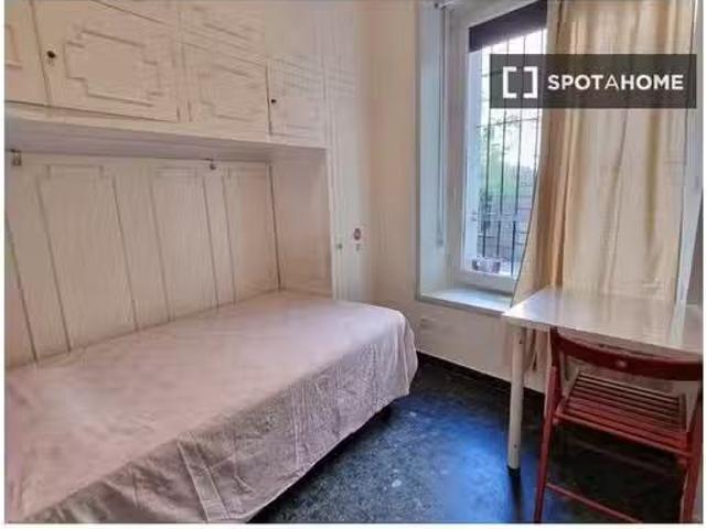 Se alquila habitación en piso de 4 dormitorios en Argüelles, M.