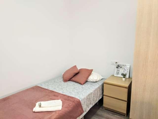 Se alquila habitación en piso de 4 dormitorios en Burjassot, Valencia