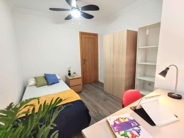 Se alquila habitación en piso de 4 dormitorios en Burjassot, Valencia