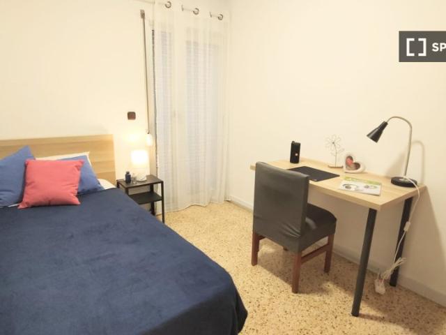 Se alquila habitación en piso de 4 dormitorios en Burjassot, Valencia