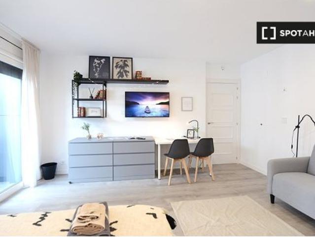 Se alquila habitación en piso de 4 dormitorios en Basurto, Bilbao