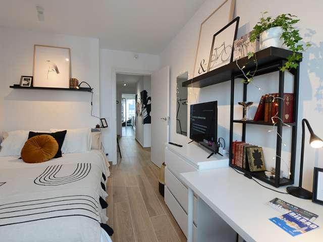 Se alquila habitación en piso de 4 dormitorios en Basurto, Bilbao