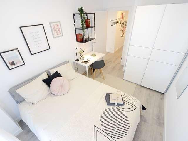 Se alquila habitación en piso de 4 dormitorios en Basurto, Bilbao