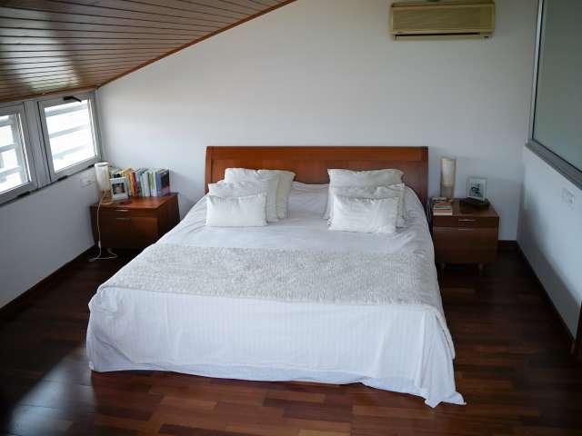 Se alquila habitación en piso de 4 dormitorios en Barcelona