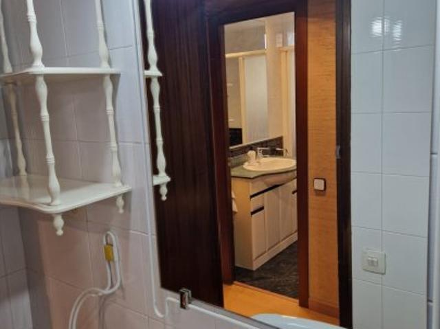 Se alquila habitación en piso de 4 dormitorios en Barcelona