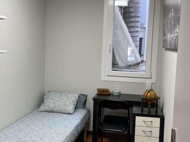 Se alquila habitación en piso de 4 dormitorios en Barcelona