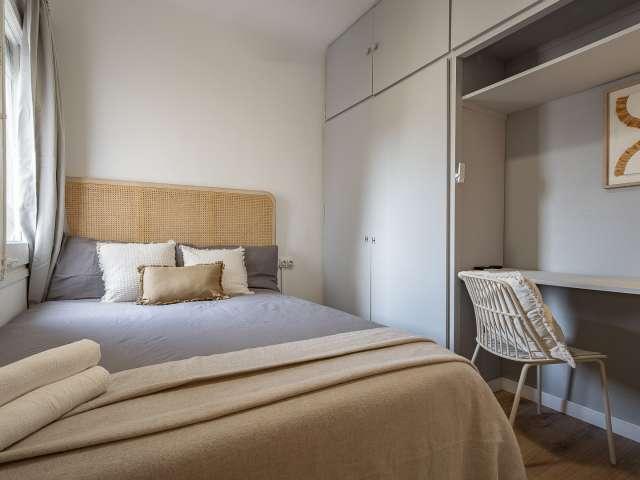 Se alquila habitación en piso de 4 dormitorios en Barcelona