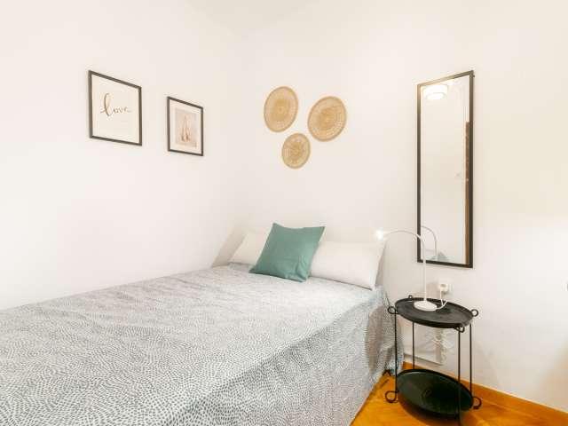 Se alquila habitación en piso de 4 dormitorios en Barcelona