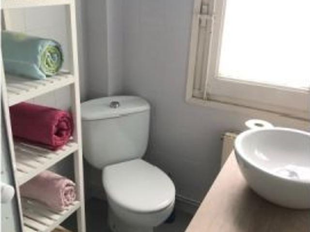 Se alquila habitación en piso de 4 dormitorios en Delicias, Zaragoza