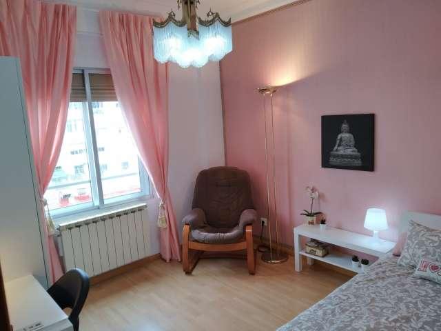 Se alquila habitación en piso de 4 dormitorios en Delicias, Zaragoza