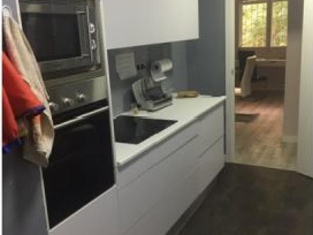 Se alquila habitación en piso de 4 dormitorios en exclusiva guindalera