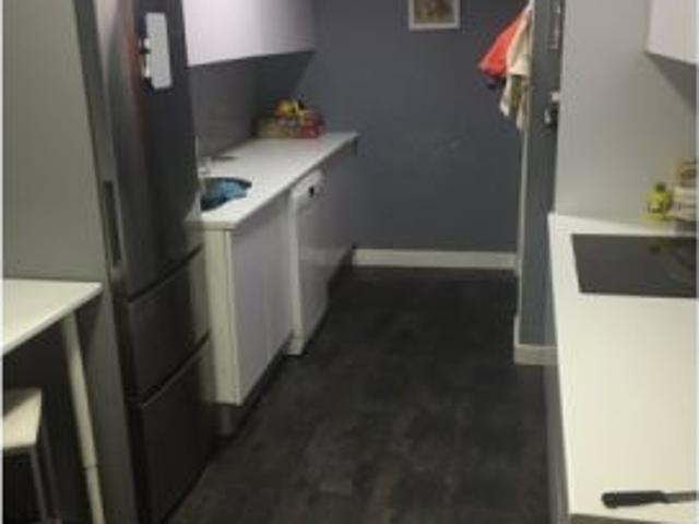 Se alquila habitación en piso de 4 dormitorios en exclusiva guindalera