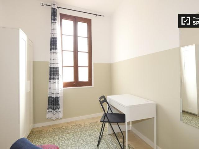 Se alquila habitación en piso de 4 dormitorios en El Raval, Barcelona