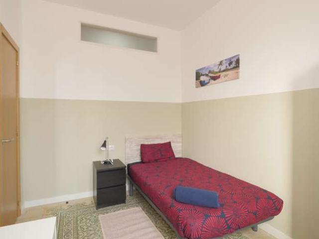 Se alquila habitación en piso de 4 dormitorios en El Raval, Barcelona