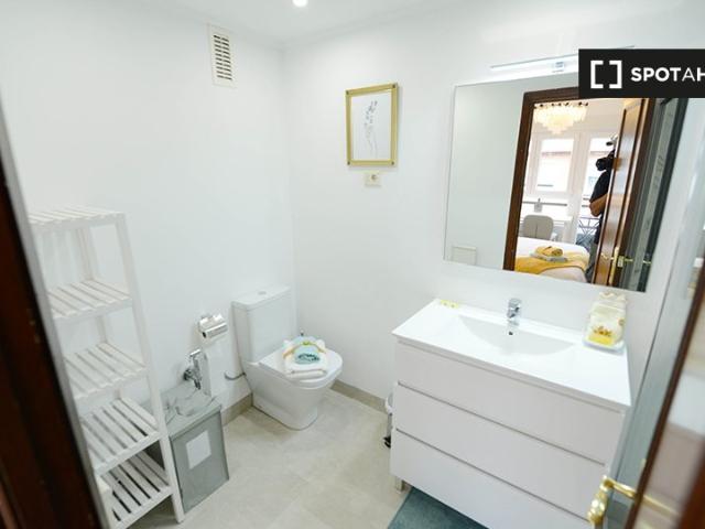 Se alquila habitación en piso de 4 dormitorios en Santutxu, Bilbao