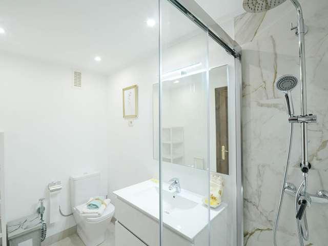 Se alquila habitación en piso de 4 dormitorios en Santutxu, Bilbao