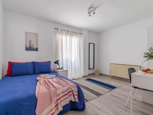 Se alquila habitación en piso de 4 dormitorios en Tetuán, Madrid