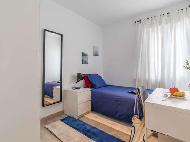 Se alquila habitación en piso de 4 dormitorios en Tetuán, Madrid