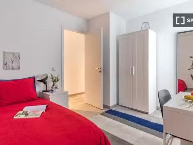 Se alquila habitación en piso de 4 dormitorios en Tetuán, Madrid