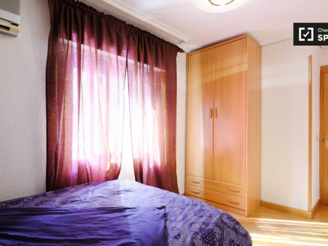 Se alquila habitación en piso de 4 dormitorios en Villaverde Bajo