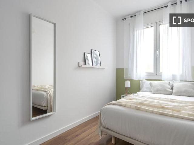 Se alquila habitación en piso de 4 habitaciones, Vila de Gràcia, Barcelona