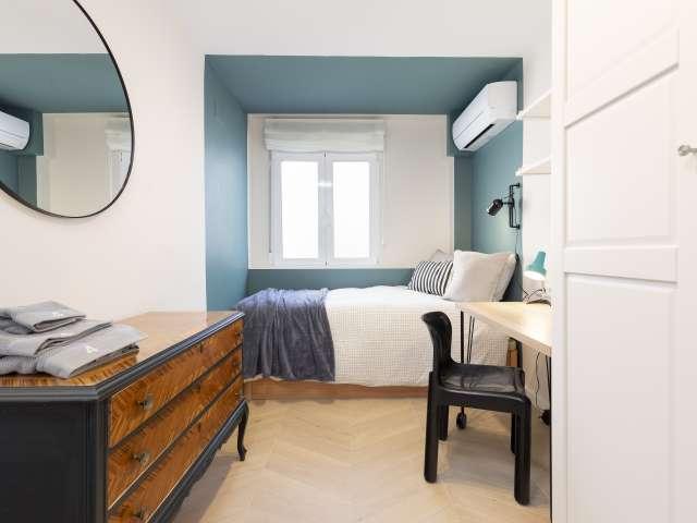 Se alquila habitación en piso de 4 habitaciones en Valencia