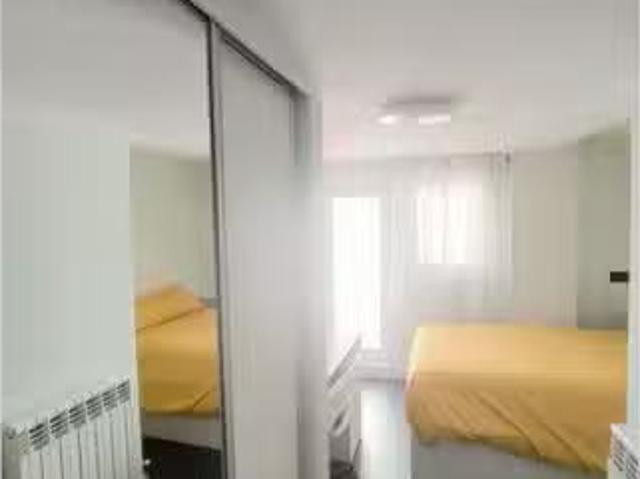 Se alquila habitación en piso de 4 habitaciones en alquiler en.