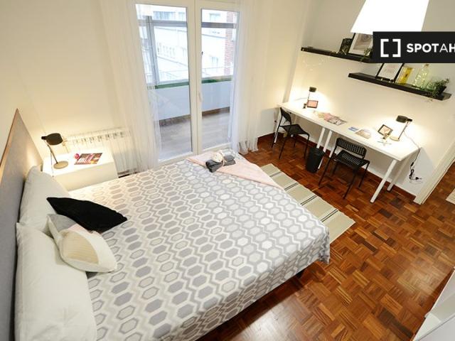 Se alquila habitación en piso de 4 habitaciones en Ametzola, Bilbao