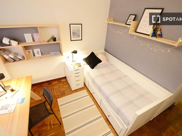 Se alquila habitación en piso de 4 habitaciones en Ametzola, Bilbao