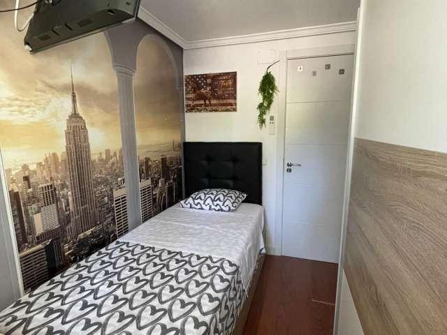 Se alquila habitación en piso de 4 habitaciones en Amposta, Madrid