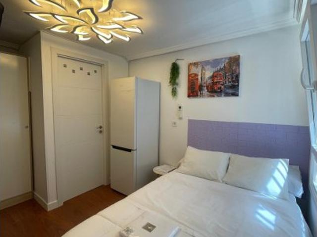 Se alquila habitación en piso de 4 habitaciones en Amposta, Madrid