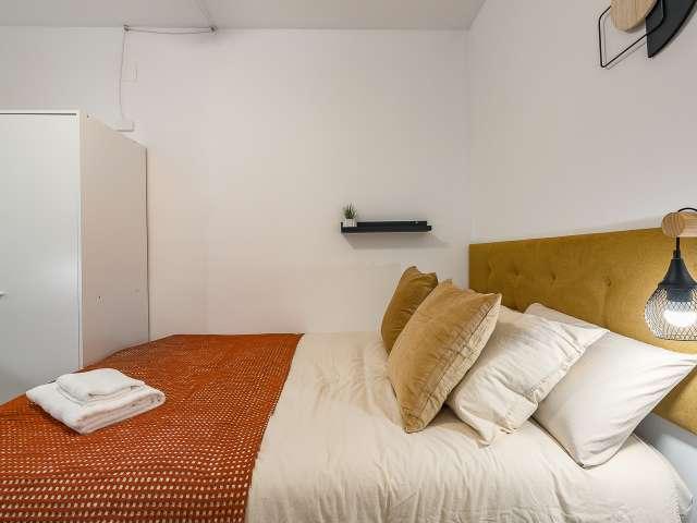 Se alquila habitación en piso de 4 habitaciones en Barcelona