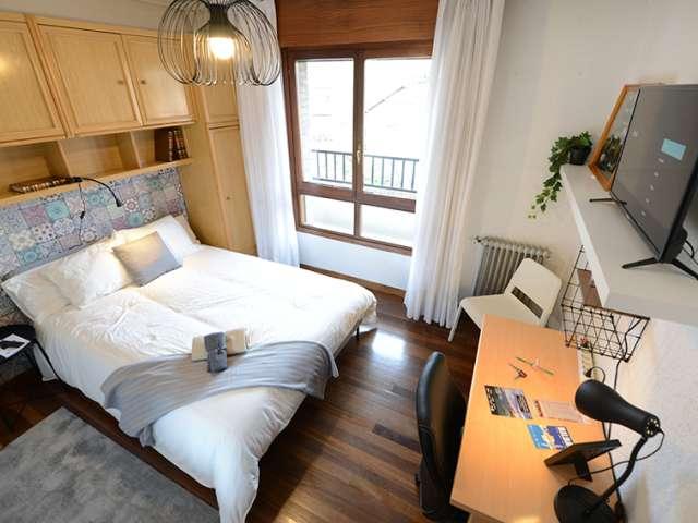 Se alquila habitación en piso de 4 habitaciones en Bilbao