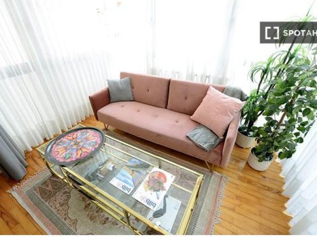 Se alquila habitación en piso de 4 habitaciones en Bilbao