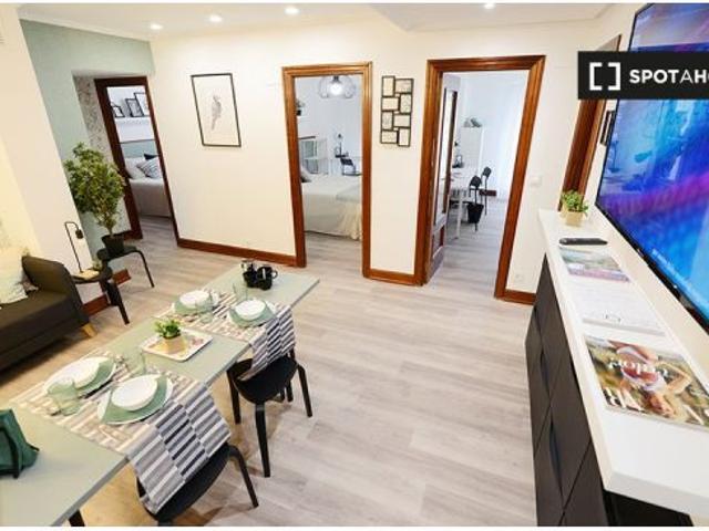 Se alquila habitación en piso de 4 habitaciones en Bilbao