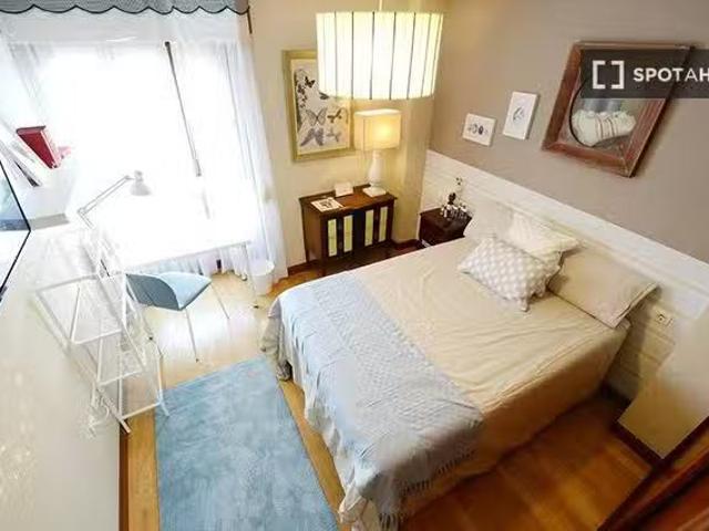 Se alquila habitación en piso de 4 habitaciones en Bilbao, Bil.