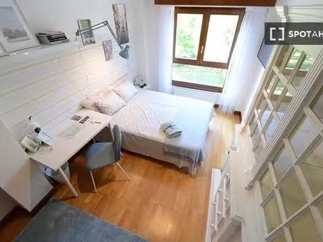 Se alquila habitación en piso de 4 habitaciones en Bilbao, Bil.
