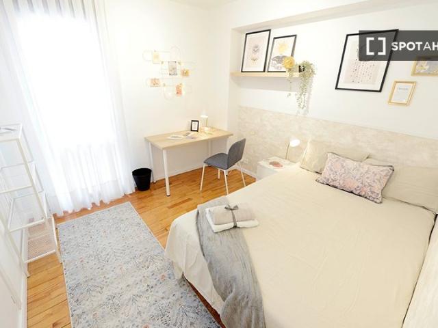 Se alquila habitación en piso de 4 habitaciones en Bilbao, Bilbao