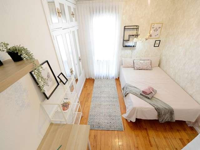 Se alquila habitación en piso de 4 habitaciones en Bilbao, Bilbao