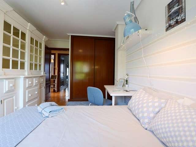 Se alquila habitación en piso de 4 habitaciones en Bilbao, Bilbao