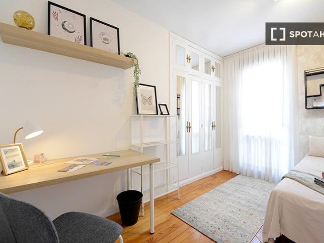Se alquila habitación en piso de 4 habitaciones en Bilbao, Bilbao