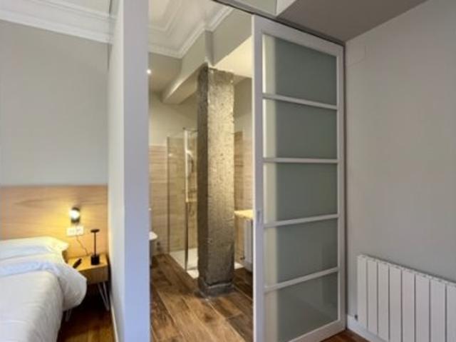Se alquila habitación en piso de 4 habitaciones en Donostia