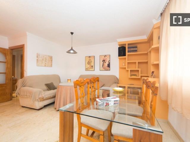 Se alquila habitación en piso compartido en Haza Grande, Granada
